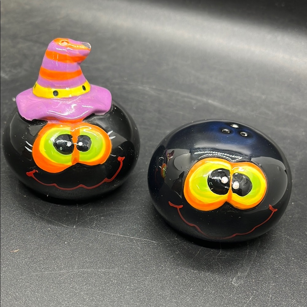 Cute Halloween Black Pumpkin Salt & Pepper Shakers - Bright Eyes